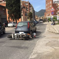 Auto contro scooter, un ferito a Terni