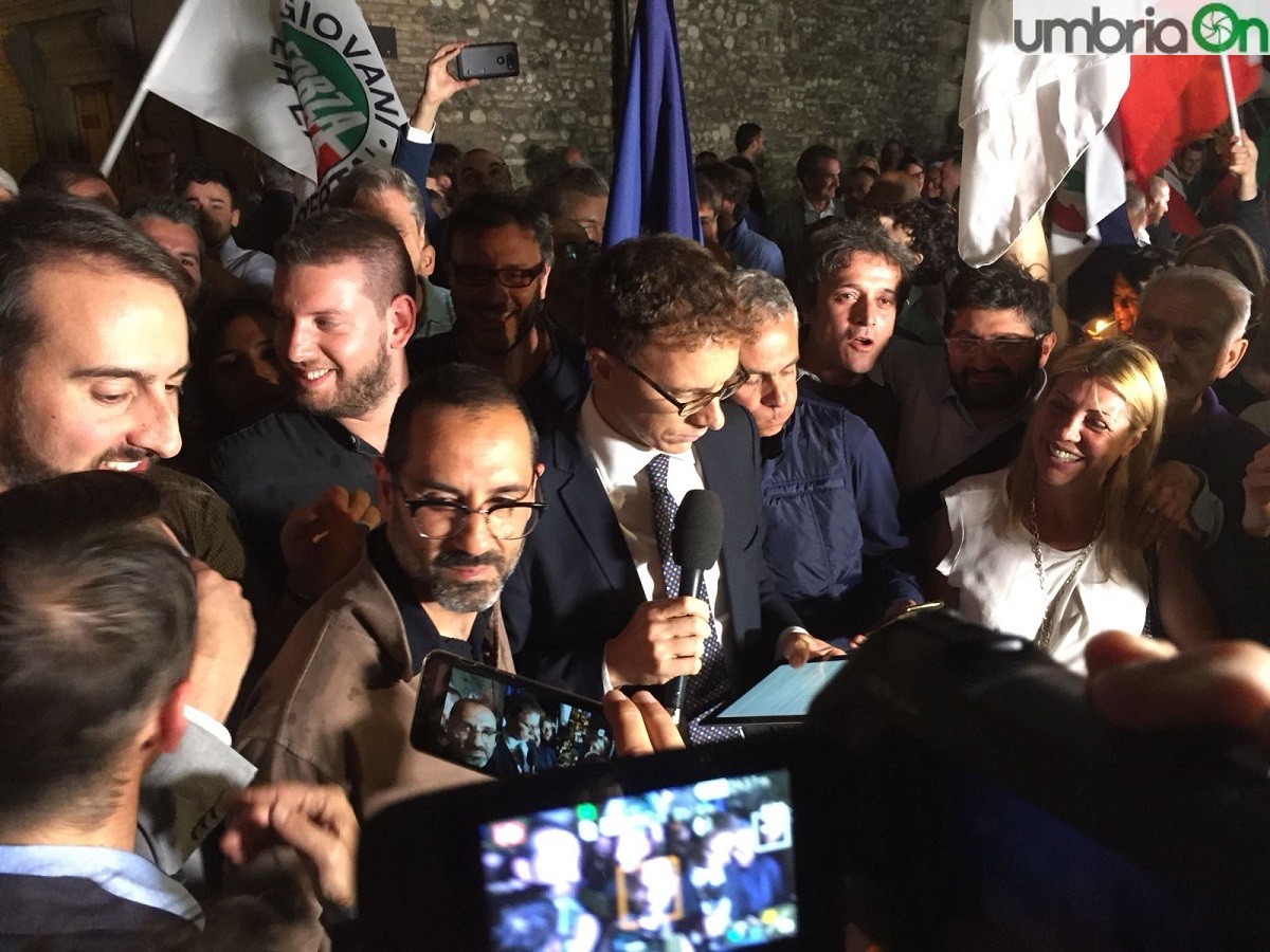 I supporter ‘scortano’ Latini in Comune