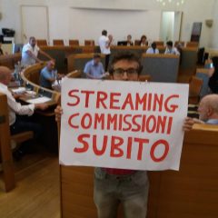 Perugia, streaming: bagarre in consiglio
