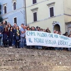 Bibliotecaria ‘scomoda’ a Todi: c’è il flash-mob