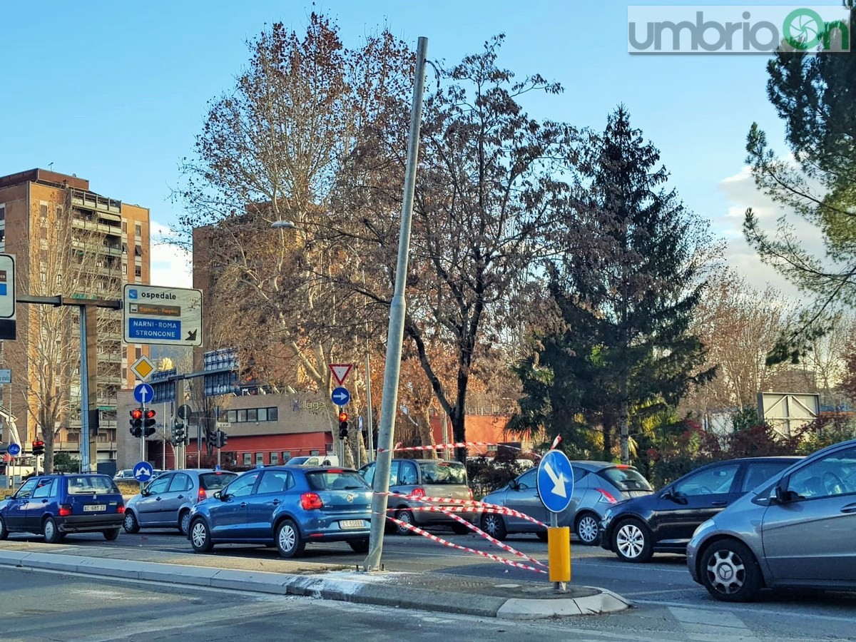 Terni, fotocamera abbattuta: stop multe