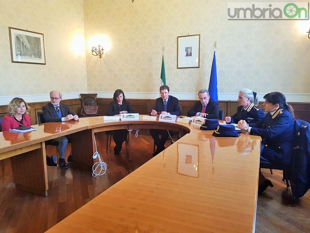 Droga e bullismo, telecamere a scuola