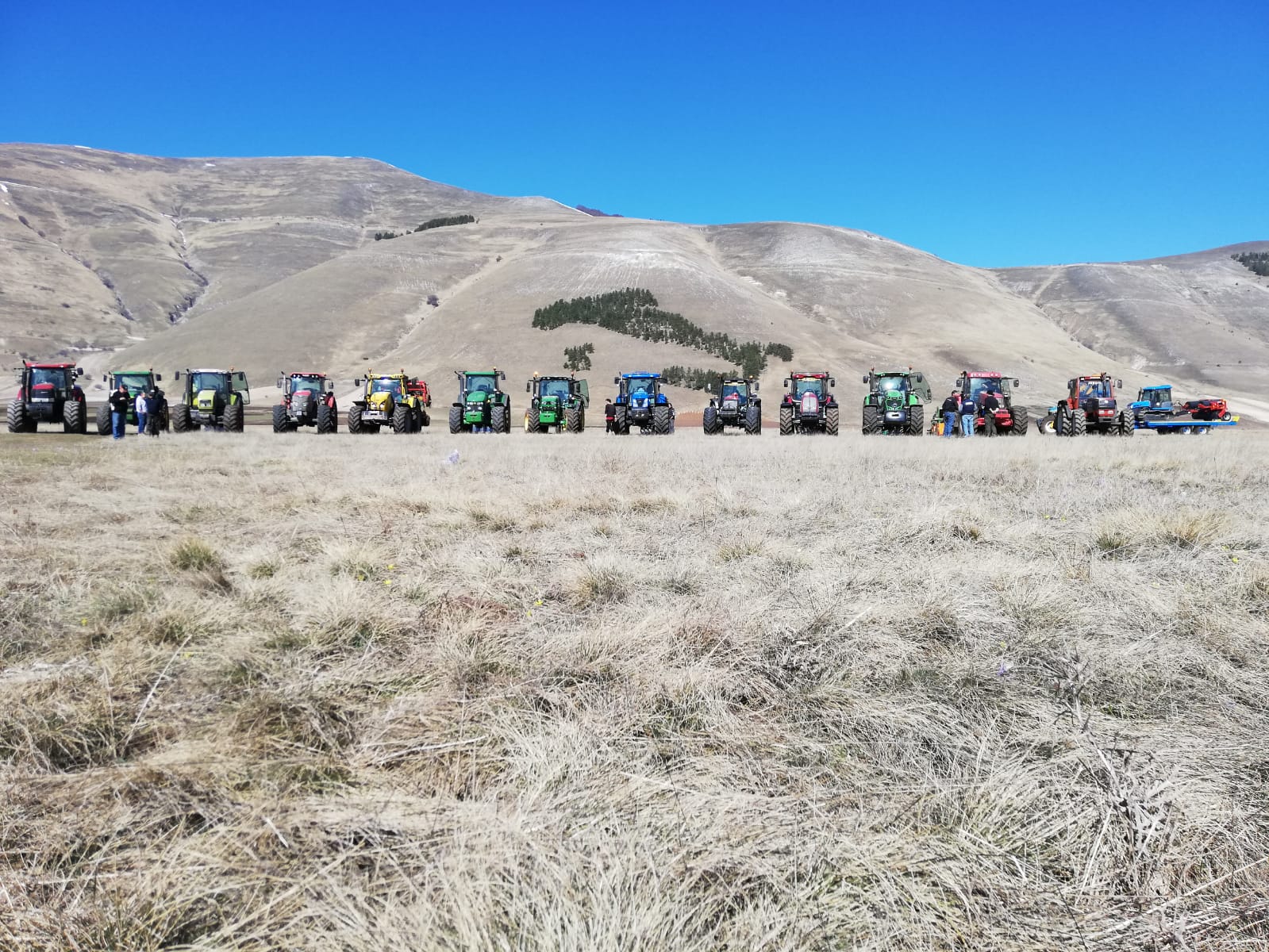 Castelluccio, si semina con i soliti problemi