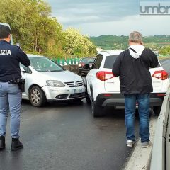 Perugia, incidente fra tre auto a Piscille: caos