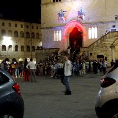 Perugia 1416, il bando in mezzo alle auto