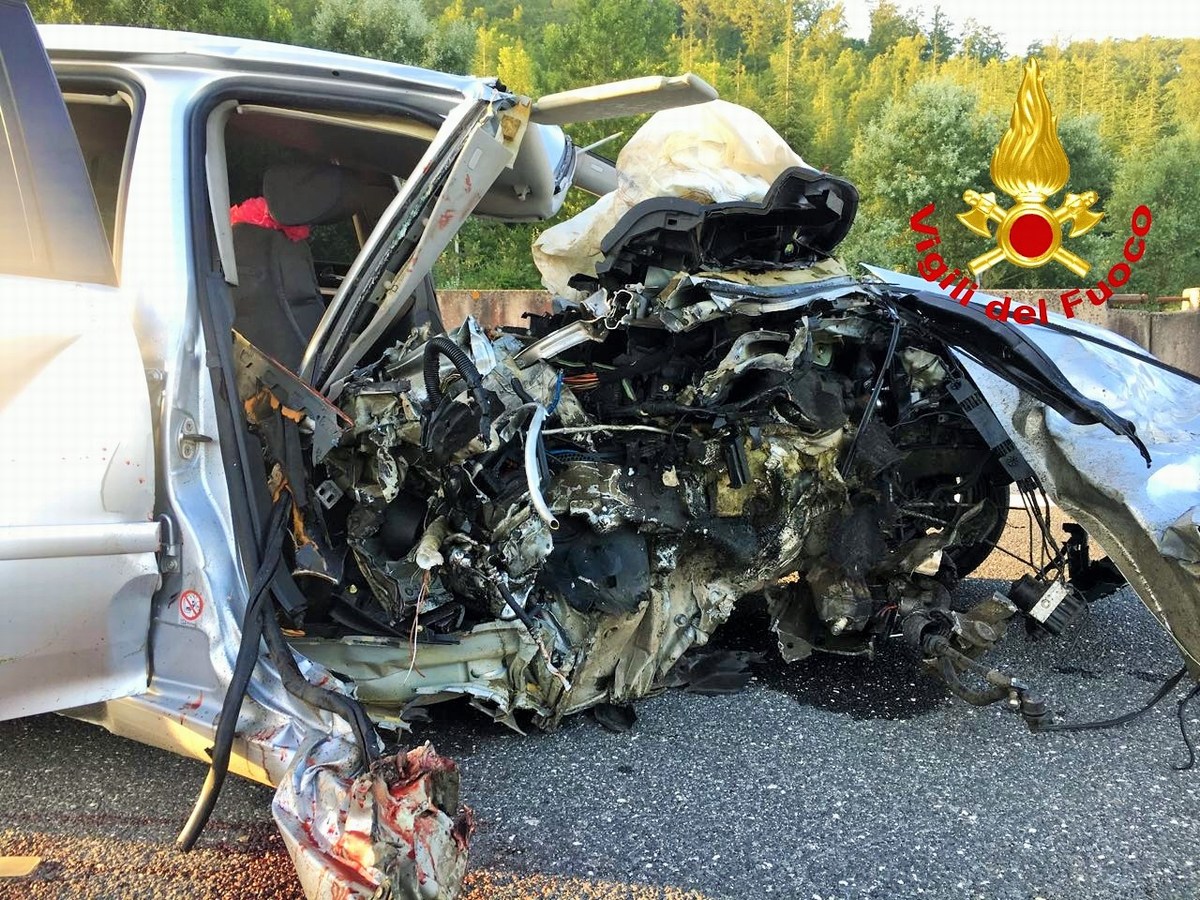 Gubbio, muore 20enne di Todi. Feriti 2 giovani