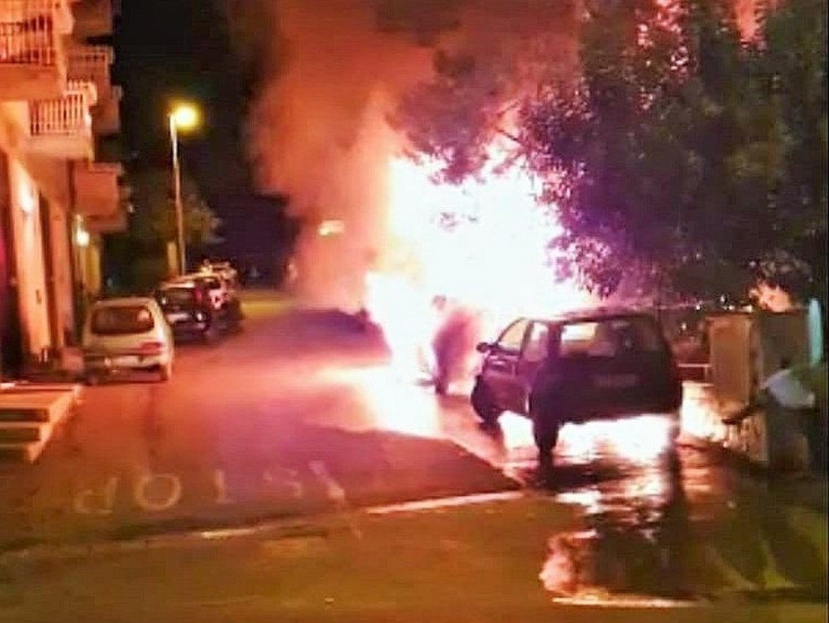 Borgo Rivo: brucia auto, danni ad un’altra