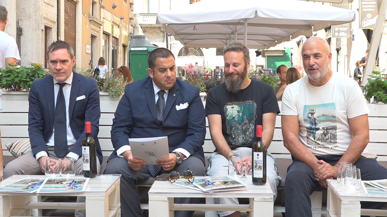 Poesia, Teatro, Foto: parte il Todi Festival
