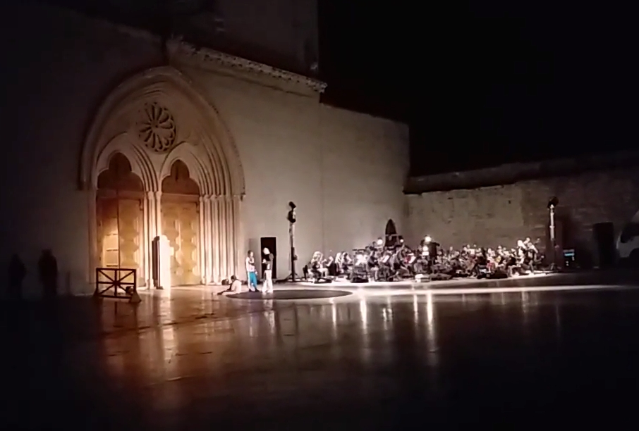 Ad Assisi, l’orchestra prova di notte – video