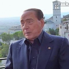 È morto Berlusconi. Bandiere a mezz’asta al Comune di Terni