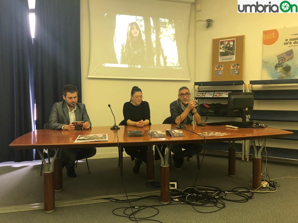 Terni, il disco d’esordio di Ermonda Muzliukaj