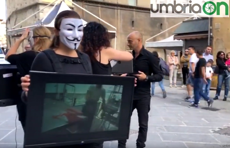 Video – Anonymus, protesta animalista