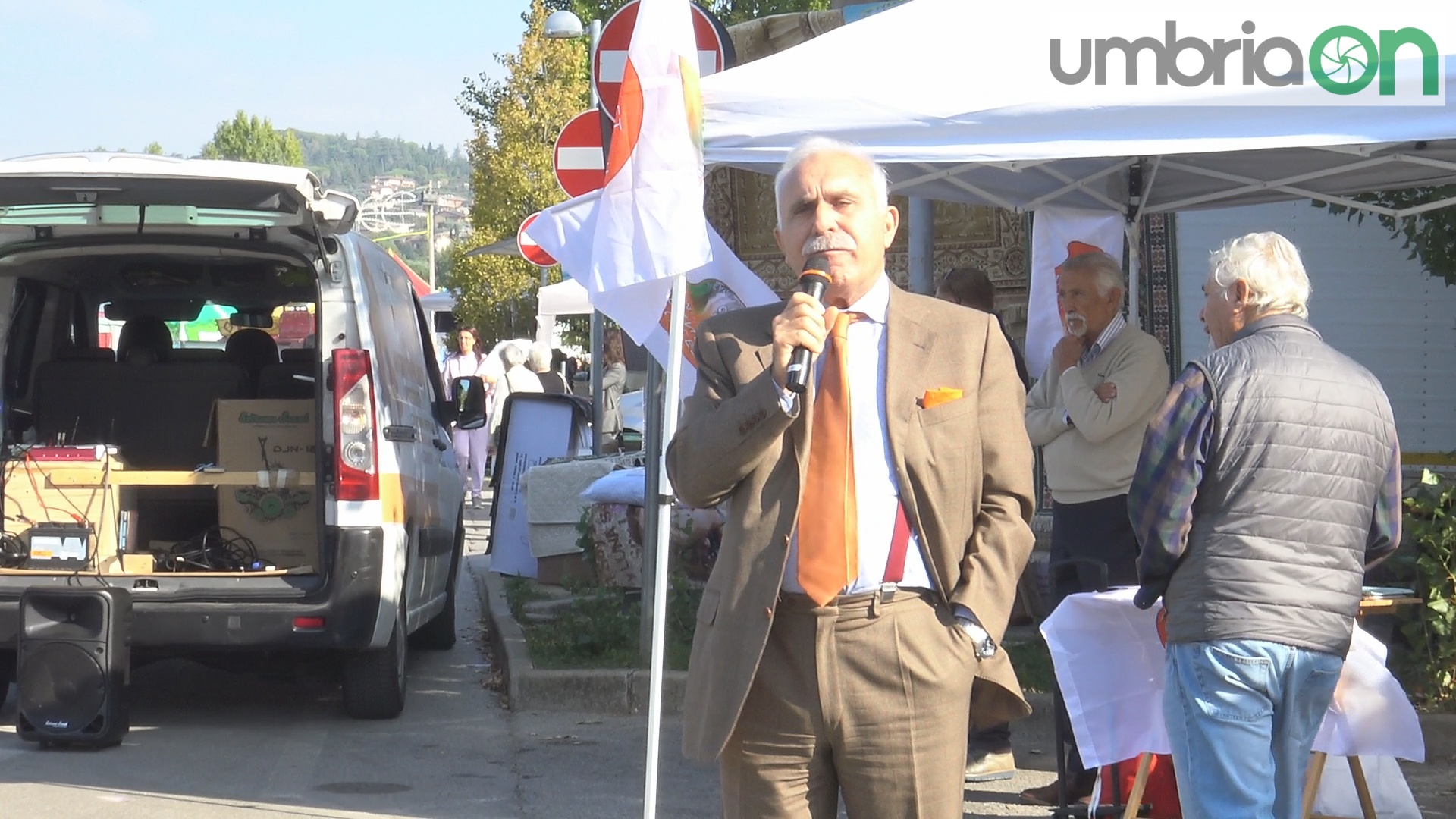 Pappalardo a Perugia litiga con fan di Salvini