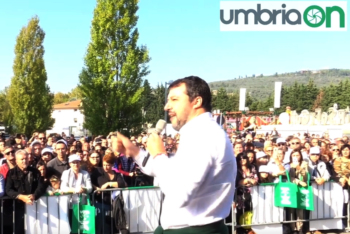 Salvini, il contestatore al mercato di Perugia