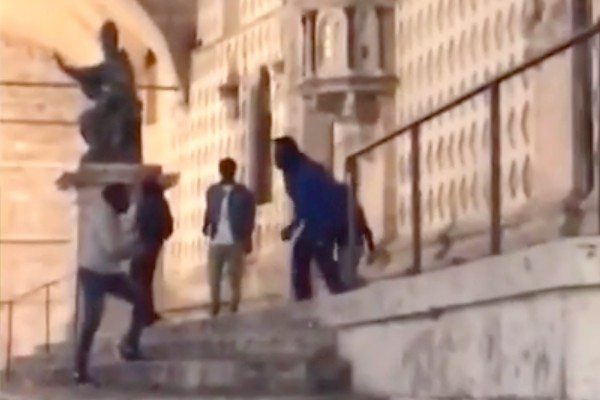 Perugia, botte da orbi nel ‘salotto buono’