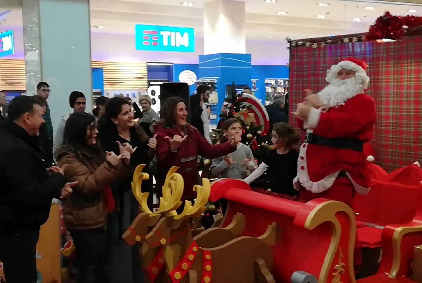 Perugia, Babbo Natale comunica con i segni