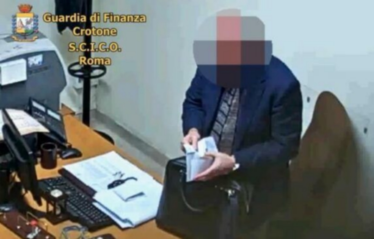 Giudice di Foligno beccato con tangenti