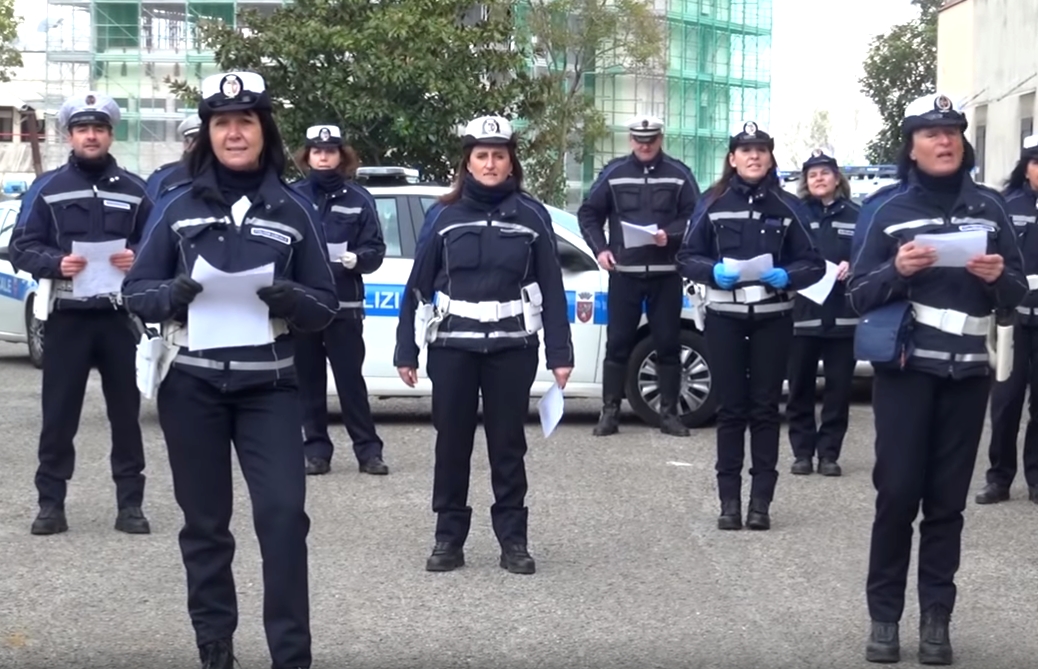 Il cuore grande della polizia locale – video