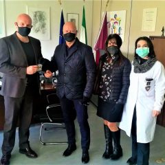 «Sono ternano»: dona mascherine alla polizia