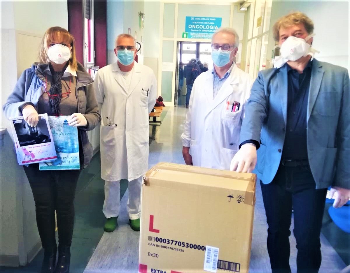 Terni, mascherine e una tv per l’oncologia