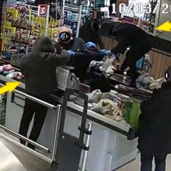 Terni, il video della rapina al supermercato