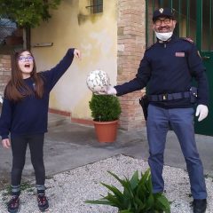 Perugia, il bel gesto di un agente di polizia