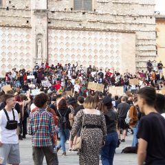 Black Lives Matter, Perugia si inginocchia per George Floyd