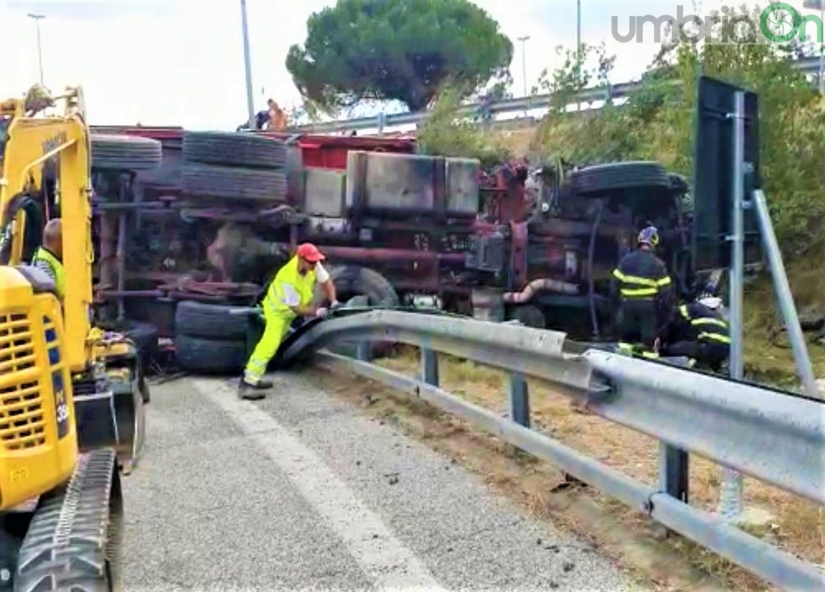 Fuori strada con il camion muore un 39enne di Perugia umbriaON