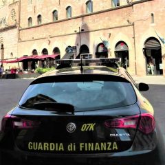 Autoriciclaggio e bancarotta: la Finanza sequestra 860 mila euro a imprenditore del Perugino