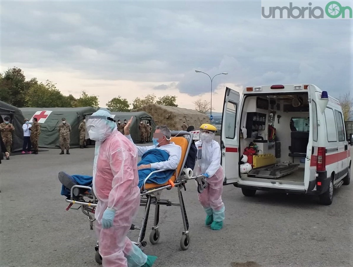 Video – Perugia, primo paziente nell’ospedale da campo dell’esercito