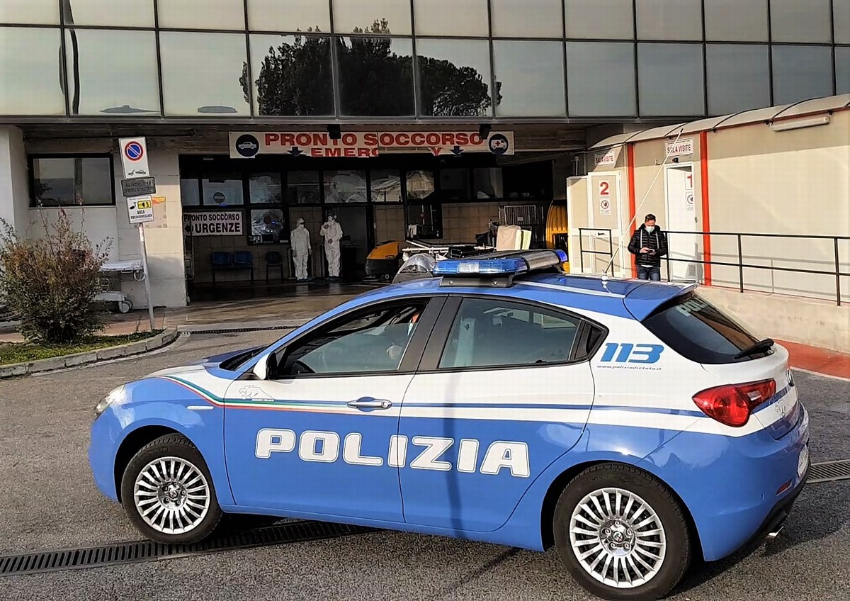 Terni, la polizia di Stato vicina al personale dell’ospedale