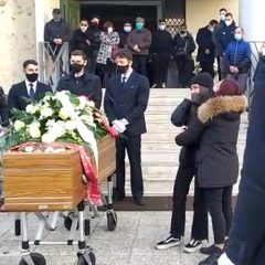 Video – Lo strazio di Perugia ai funerali di Massimo Venturiello