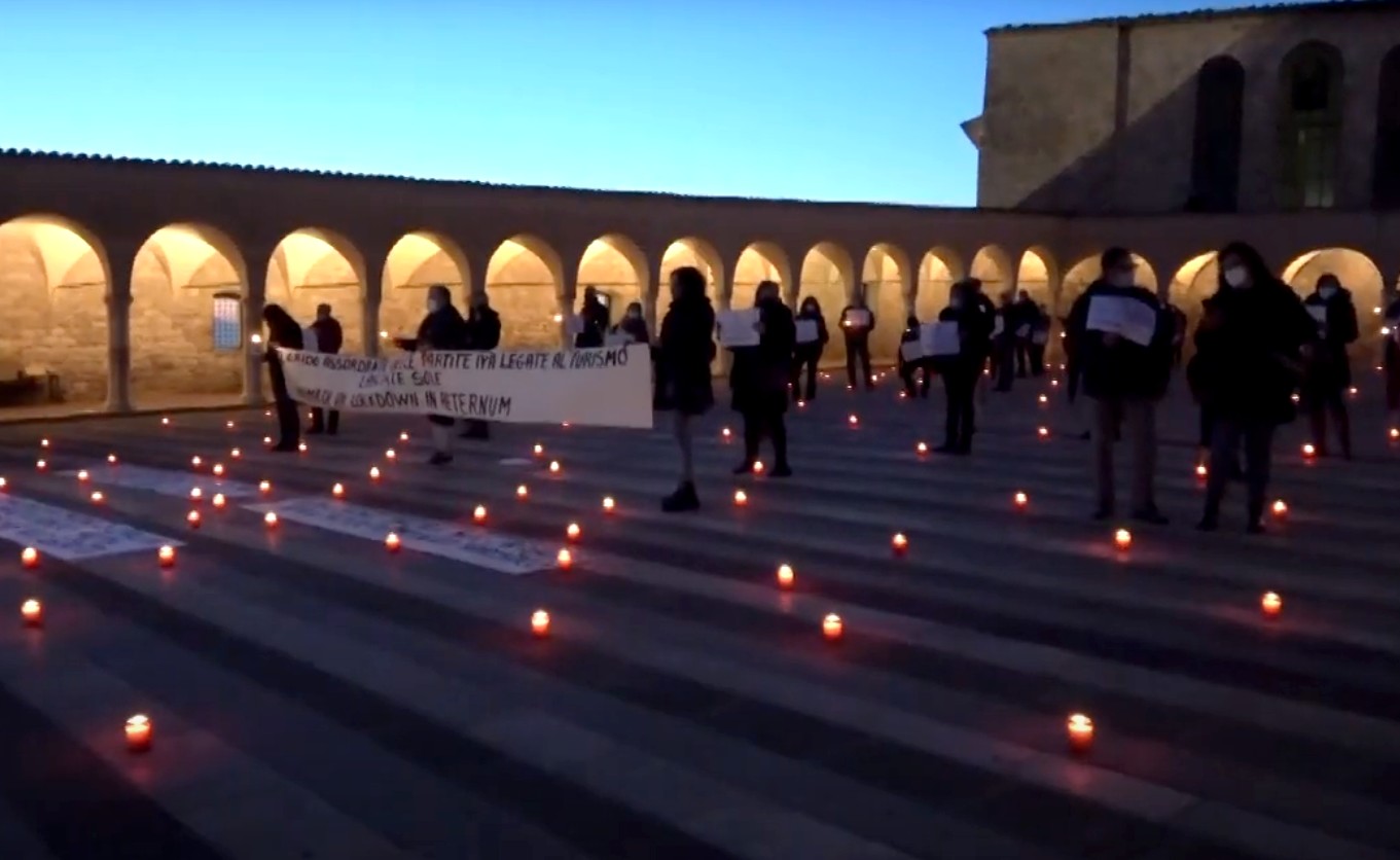 Assisi, commercianti ‘al lumicino’ davanti a San Francesco