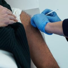 Piano vaccinazione over 80: opposizione attacca