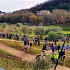 Assembramenti per il ciclocross a Perugia: infuria la polemica