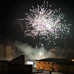 Terni accoglie il 2021 a suon di fuochi d’artificio – I video