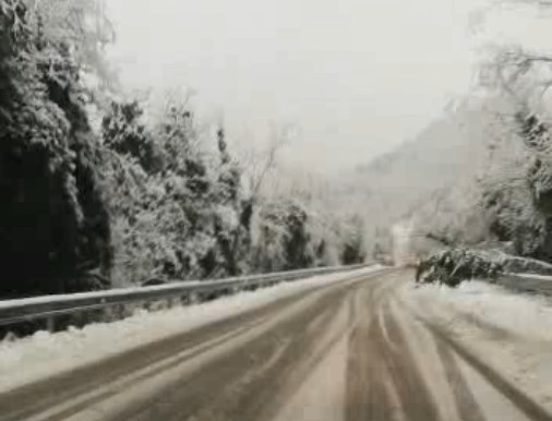 Video – Terni-Spoleto, difficoltà per la neve sul valico della Somma