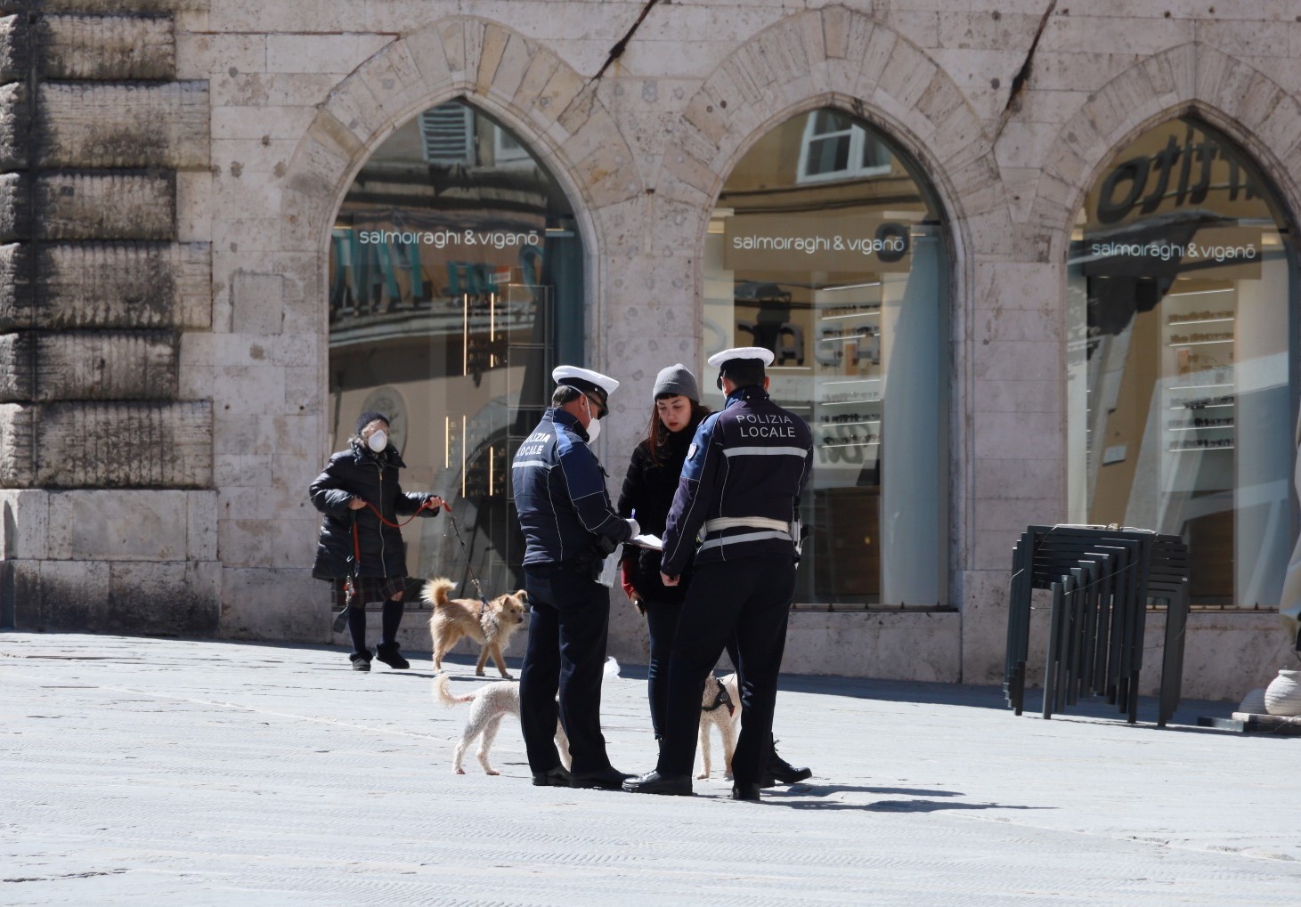 Colori e chiusure, pure i vigili si confondono: ‘panico’ in centro