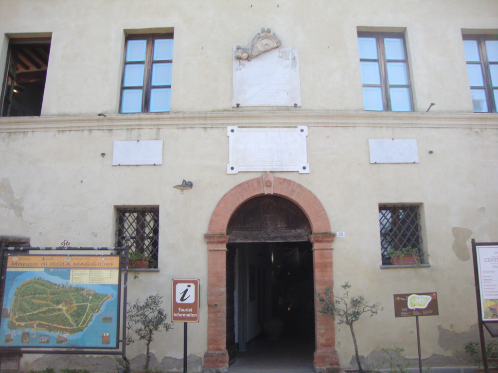 Castiglione del Lago, cadono calcinacci alla scuola primaria: chiusa