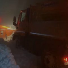 Auto bloccata dalla neve sul monte Cucco: il soccorso del 115