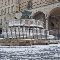 Perugia, neve e gelo in città con ‘Burian’ – Foto