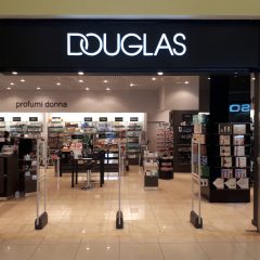 Profumerie Douglas chiude 2 negozi in provincia di Perugia