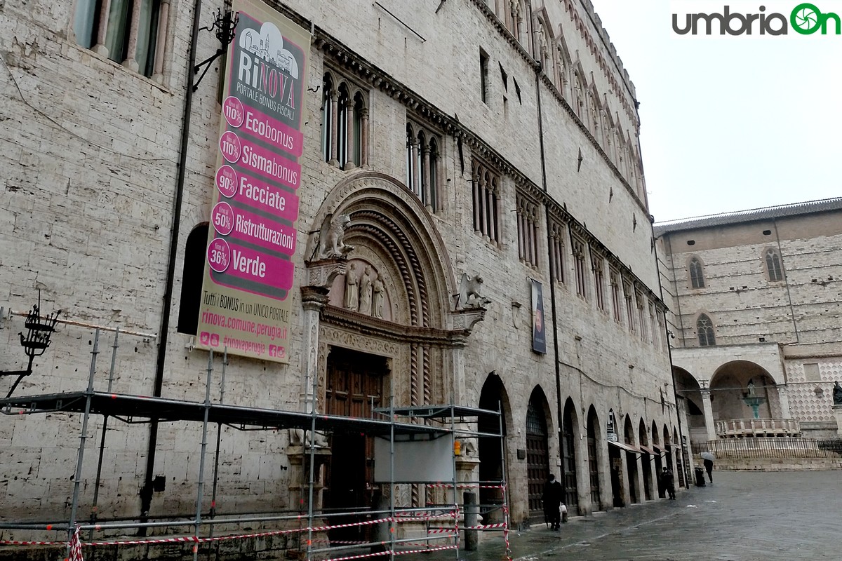 Trifore deperite a Palazzo dei Priori: intervento di restauro