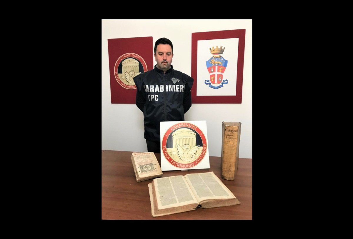 Antichi libri trafugati erano in un negozio di Terni: 67enne nei guai