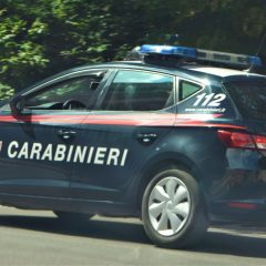 Minaccia i vicini con una scacciacani: denunciato 65enne