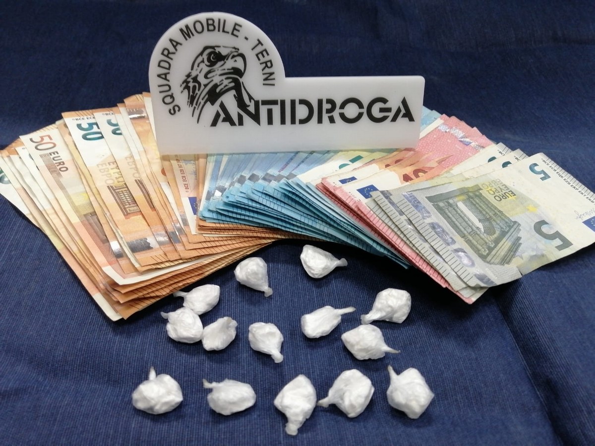 Nascondono la droga a borgo Rivo ma la polizia li ‘becca’