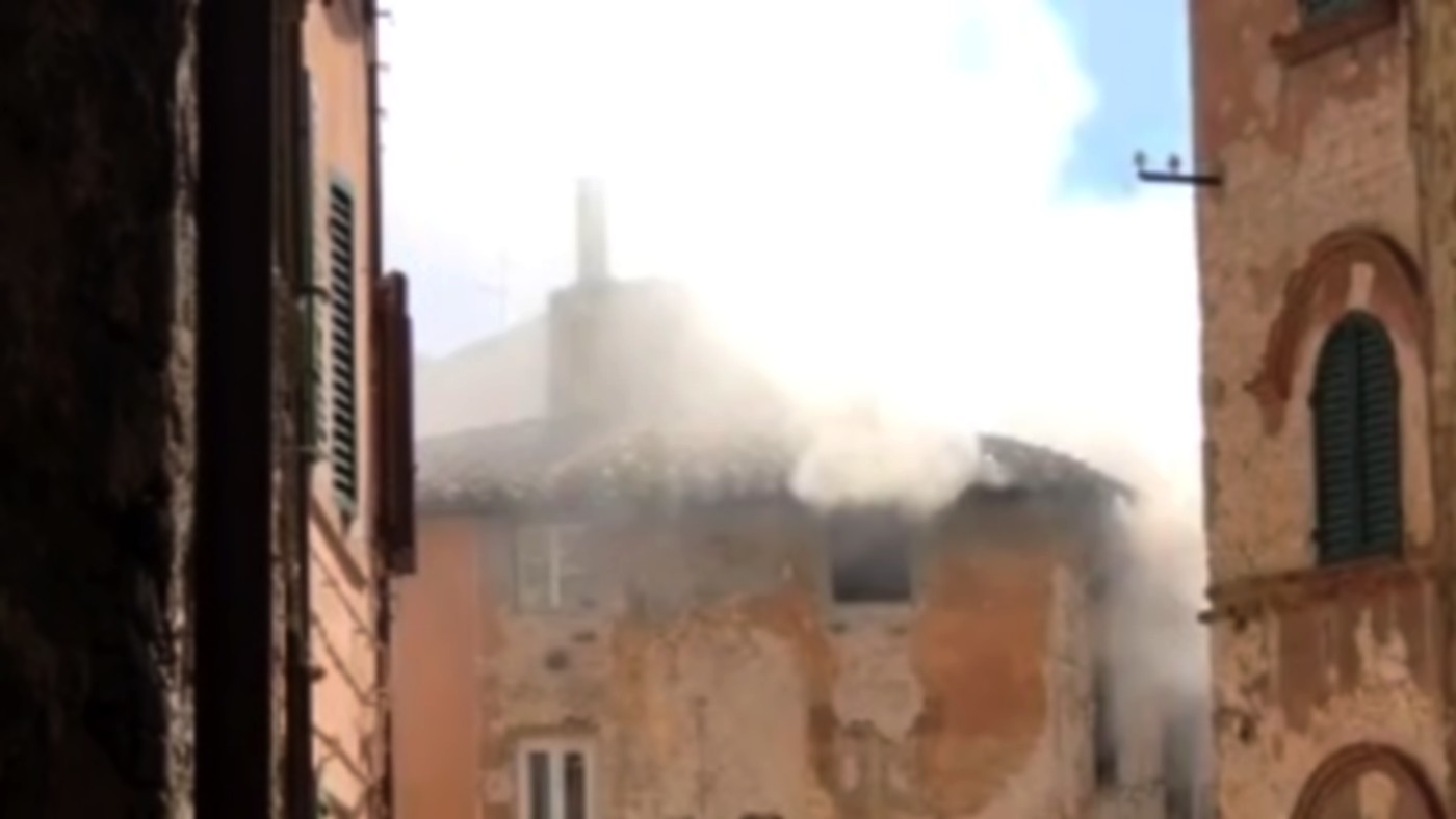 Perugia, appartamento a fuoco in zona Cupa. Proprietaria in salvo