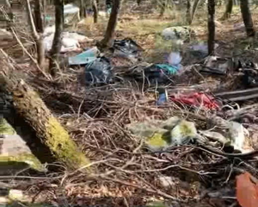 Stroncone, discarica a cielo aperto in zona Prati: scempio rifiuti