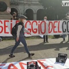 Sanità, presidio in piazza a Perugia: la protesta – Video