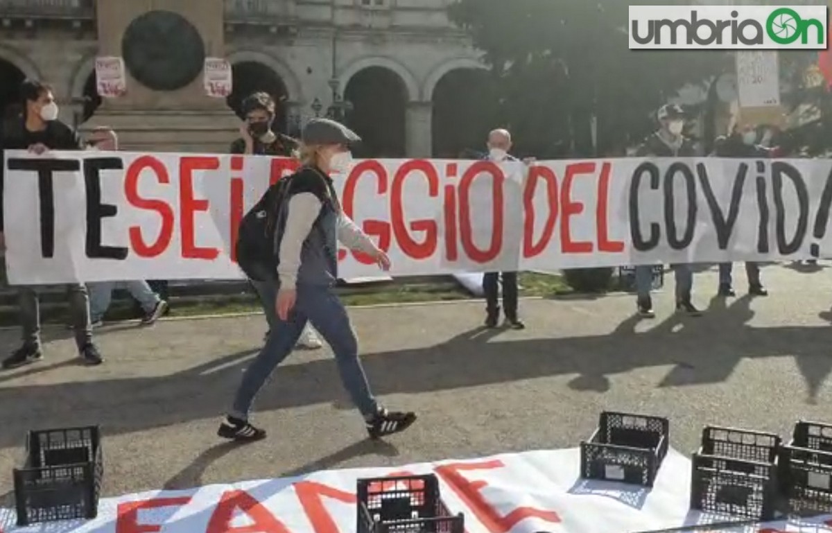 Sanità, presidio in piazza a Perugia: la protesta – Video
